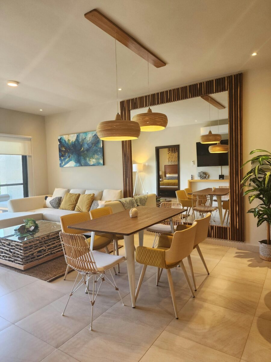 Bright, modern living room in Playa del Carmen featuring contemporary furniture and natural light.